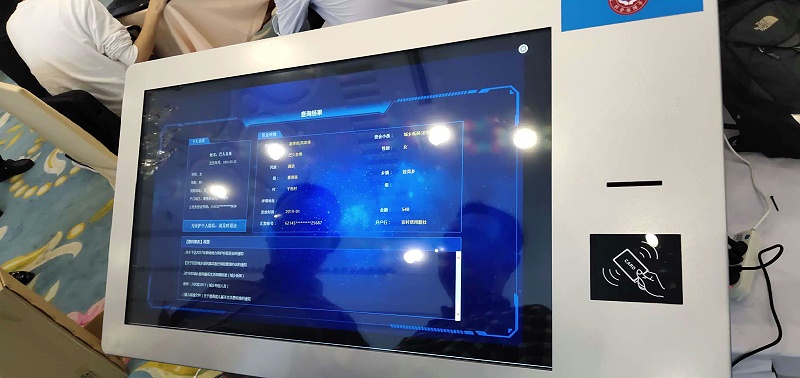 參展人員現(xiàn)場(chǎng)電子社?？w驗(yàn)