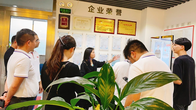 BNI鵬豐商會LT團隊組織開展走進(jìn)中億睿參觀指導(dǎo)交流活動