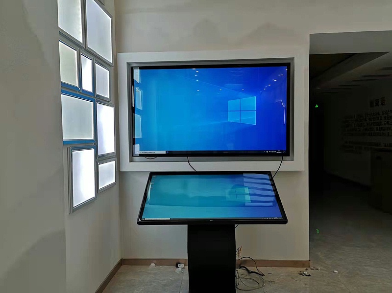 中億?；?dòng)滑軌屏和查詢一體機(jī)助力福州憲法宣傳教育館打造智能化法治教育基地