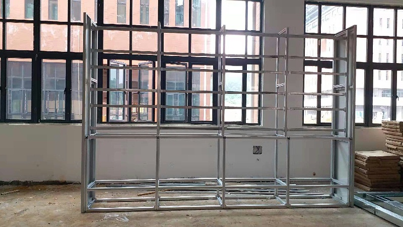 廣東財經(jīng)大學(xué)拼接屏落地式支架